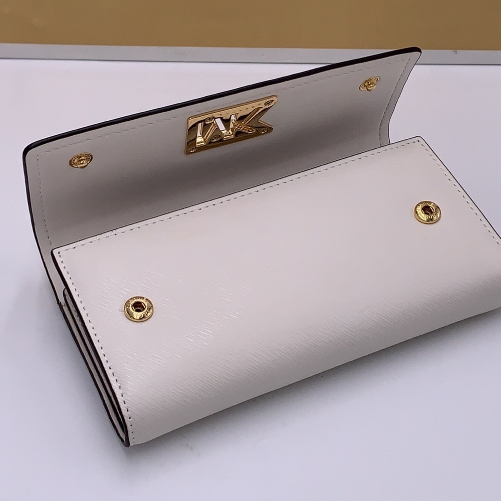 Brand New with Tag
Michael Kors Large Mimi Bifold Wallet
Color: Optic Wh… - Picture 5 of 16